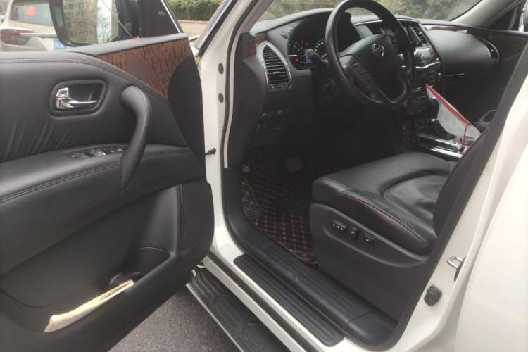 Used Nissan Patrol 2016 5.6L Standard Edition Interior 3