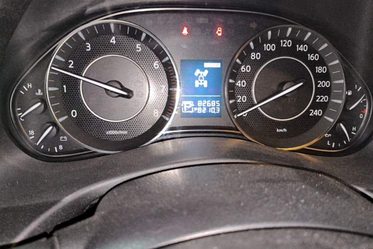 Used Nissan Patrol 2016 Y62 4.0L LE Middle East Edition Odometer Close Up