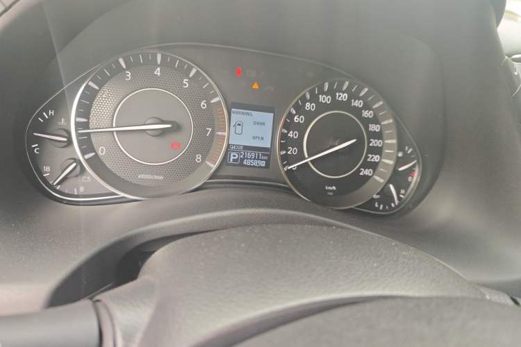 Used Nissan Patrol 2016 5.6L Standard Edition Odometer Close Up