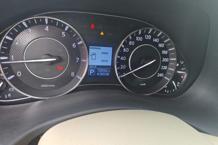 Used Nissan Patrol 2016 5.6L U.S.-Spec Version Odometer Close Up