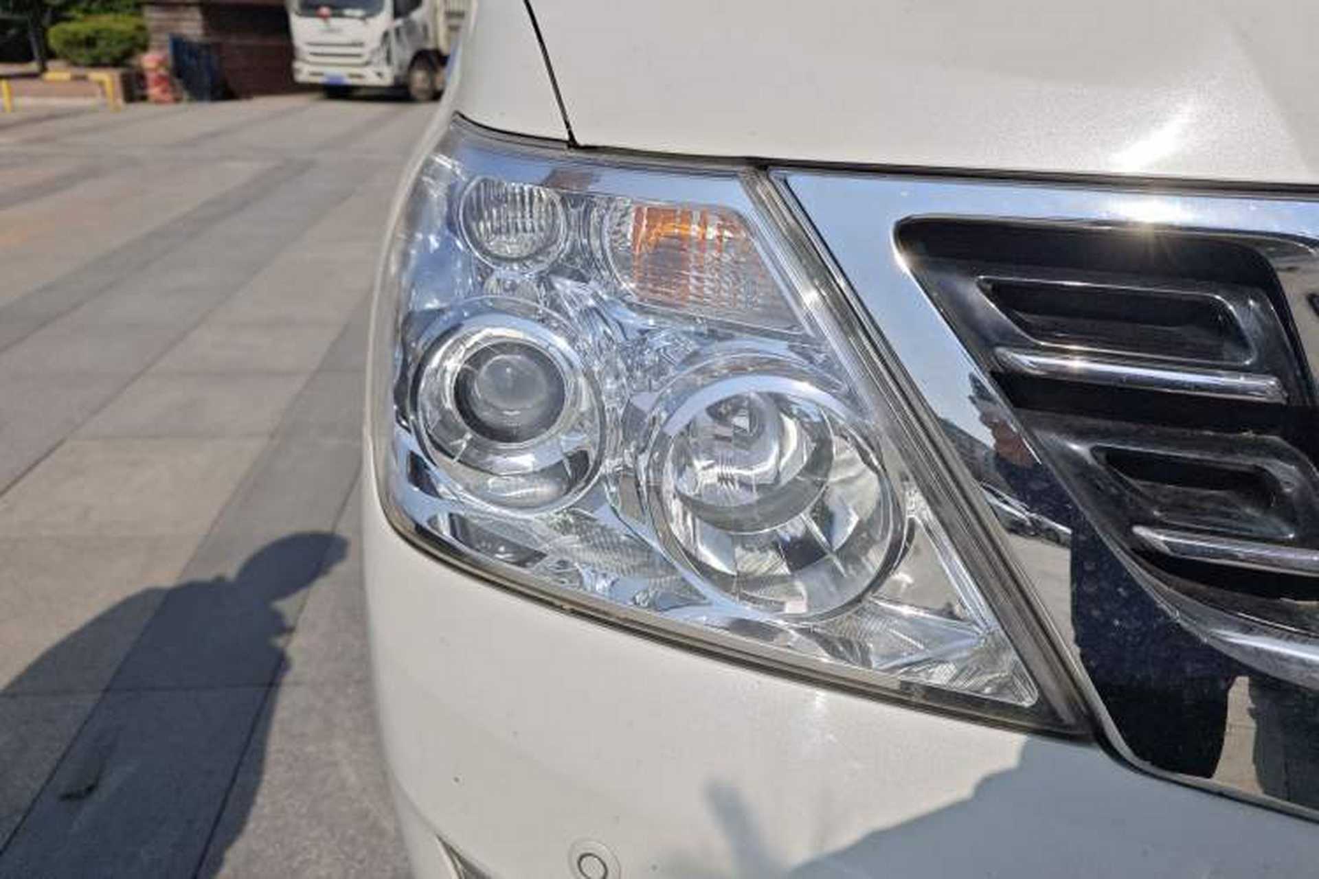 Used Nissan Patrol  Right Front Headlight
