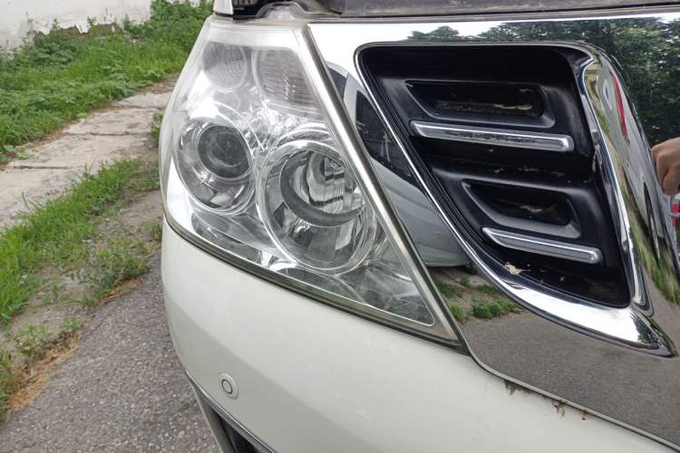 Used Nissan Patrol  Right Front Headlight