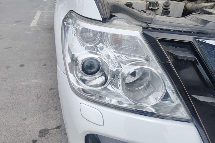 Used Nissan Patrol 2016 5.6L LE Right Front Headlight