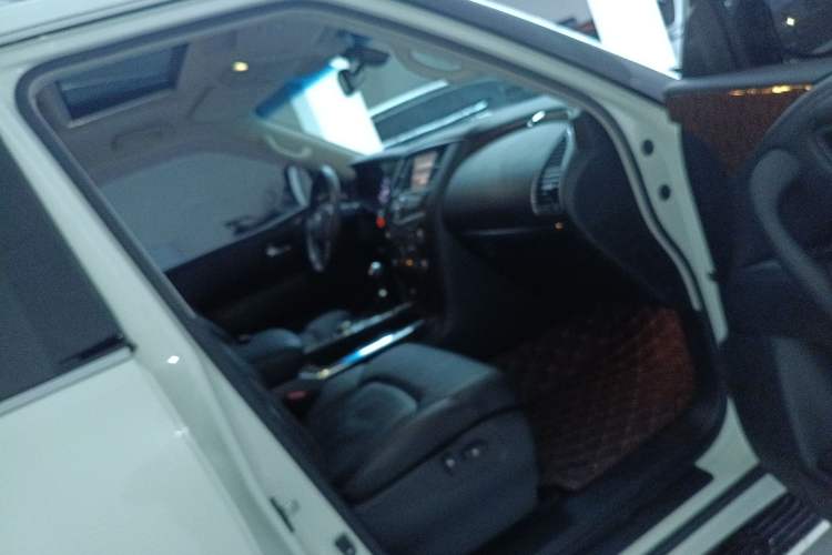 Used Nissan Patrol 2016 5.6L Standard Edition Right Front Seat