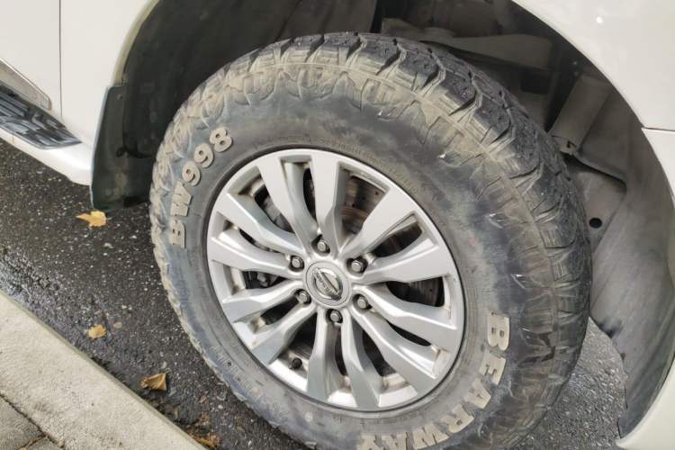 Used Nissan Patrol 2016 Y62 4.0L LE Middle East Edition Right Front Wheel Hub