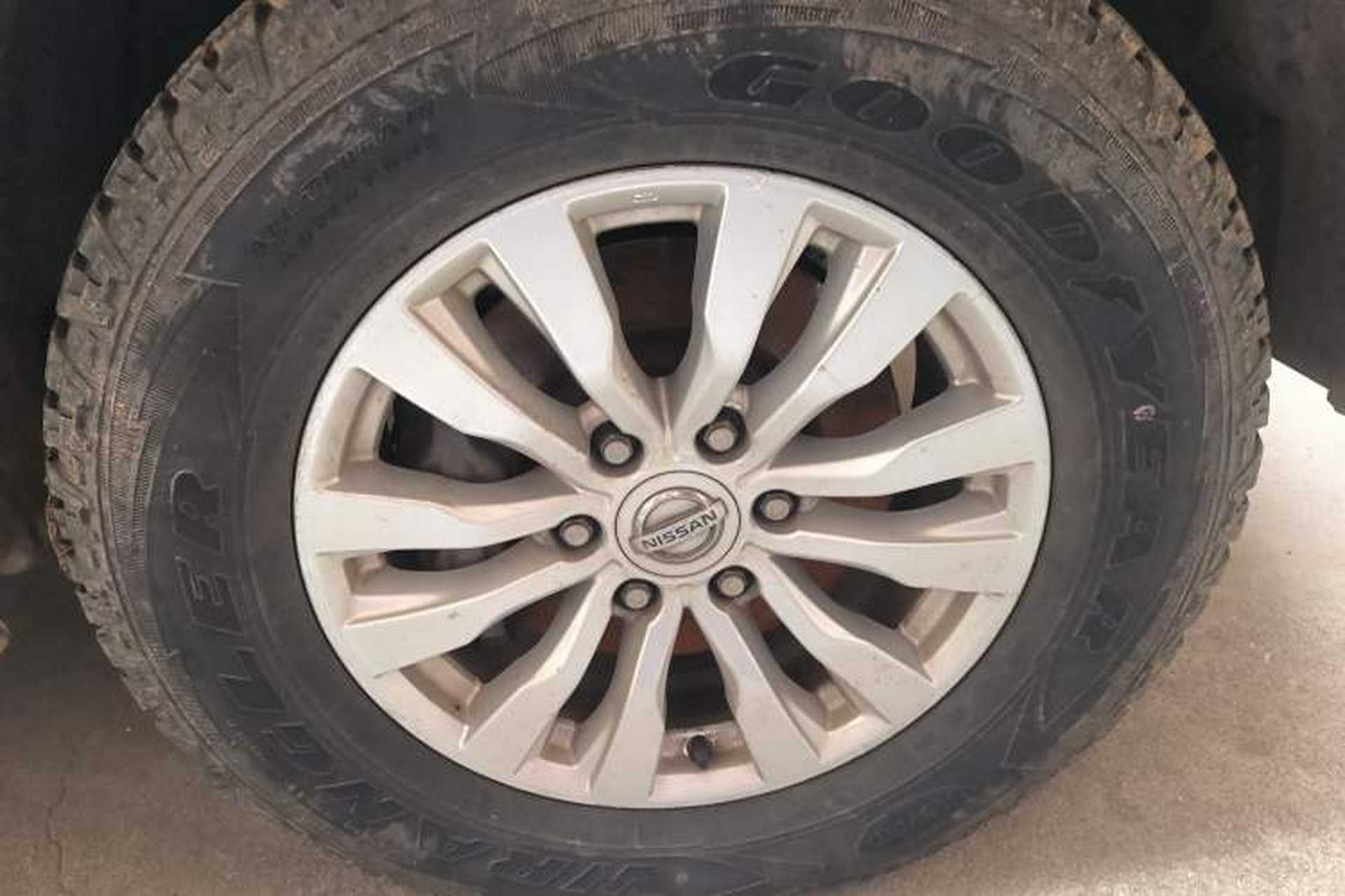 Used Nissan Patrol 2016 Y62 4.0L LE Middle East Edition Right Front Wheel Hub