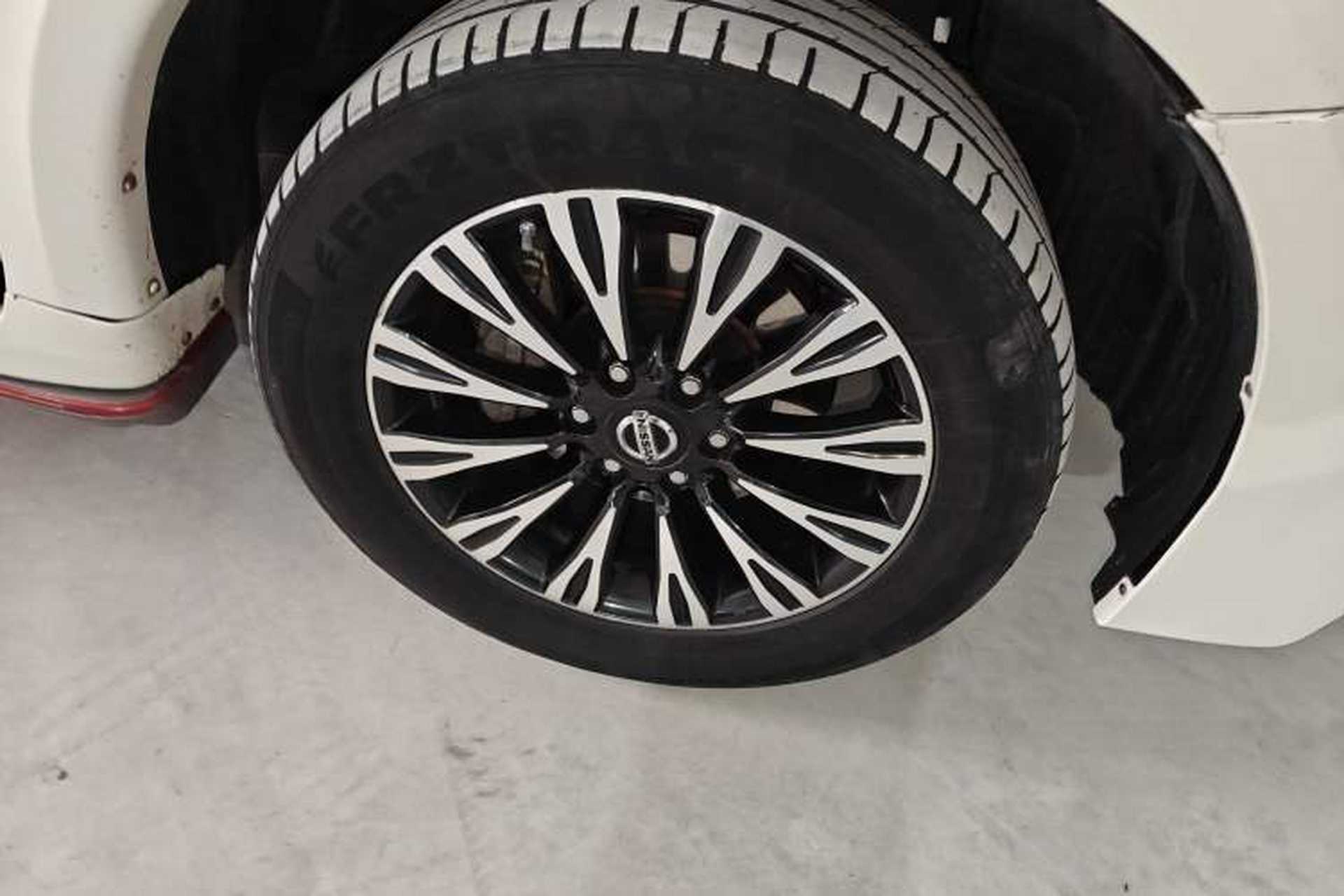 Used Nissan Patrol  Right Front Wheel Hub