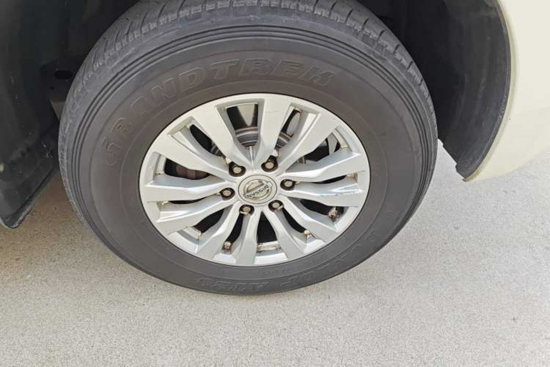 Used Nissan Patrol  Right Front Wheel Hub