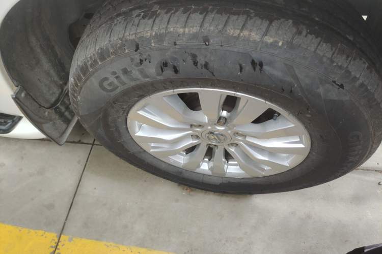 Used Nissan Patrol  Right Front Wheel Hub