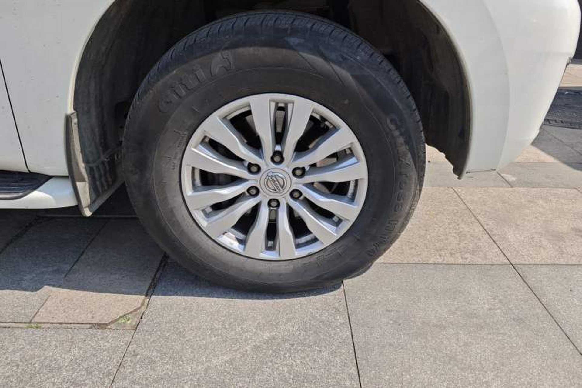 Used Nissan Patrol  Right Front Wheel Hub