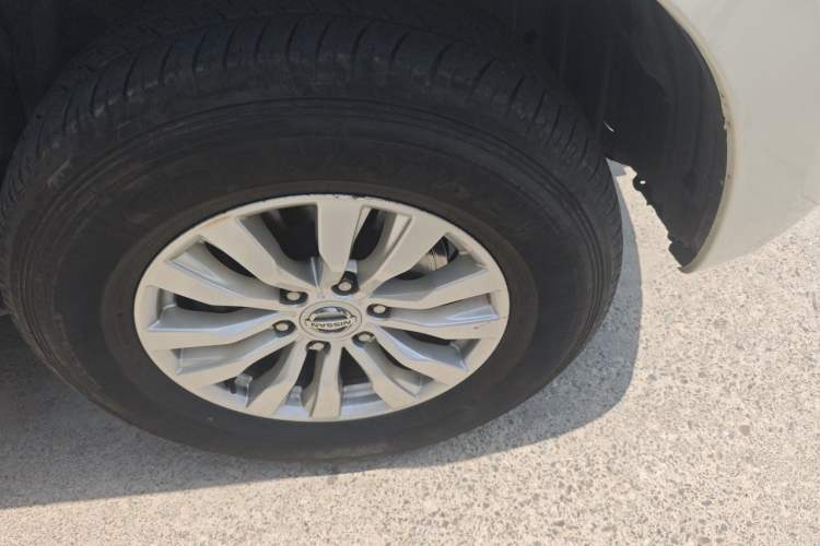 Used Nissan Patrol  Right Front Wheel Hub