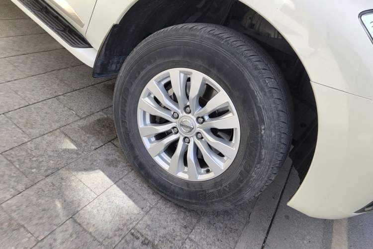 Used Nissan Patrol  Right Front Wheel Hub