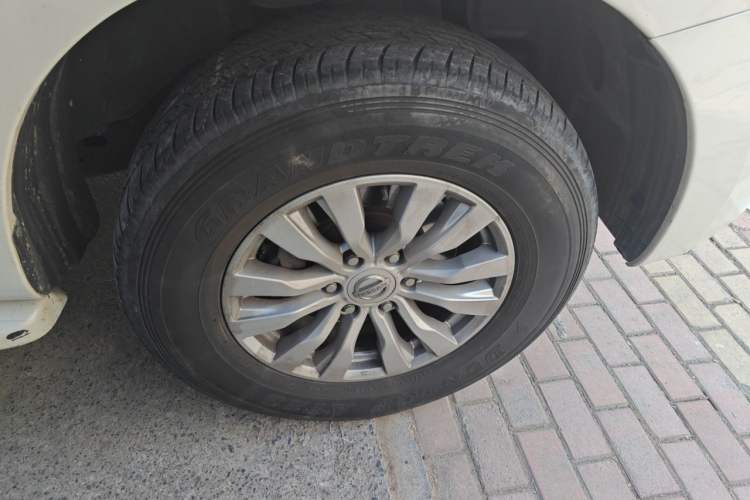 Used Nissan Patrol  Right Front Wheel Hub