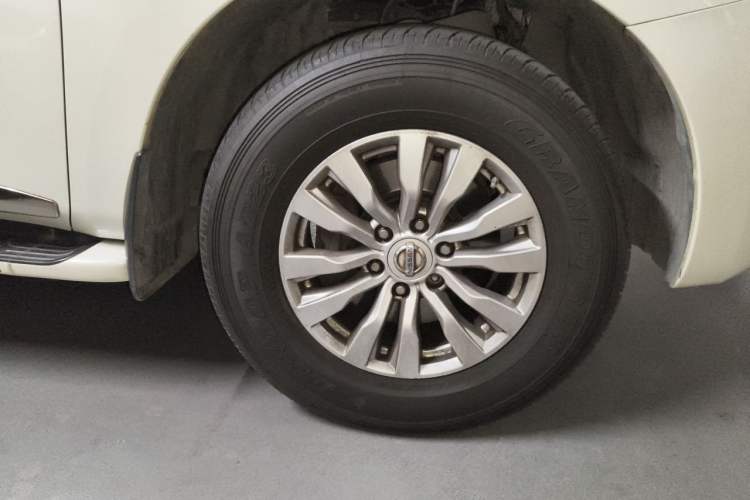 Used Nissan Patrol  Right Front Wheel Hub