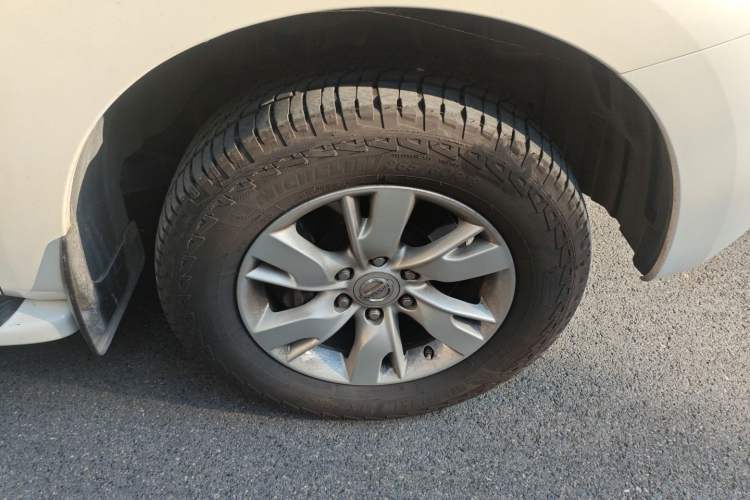Used Nissan Patrol 2016 5.6L Standard Edition Right Front Wheel Hub