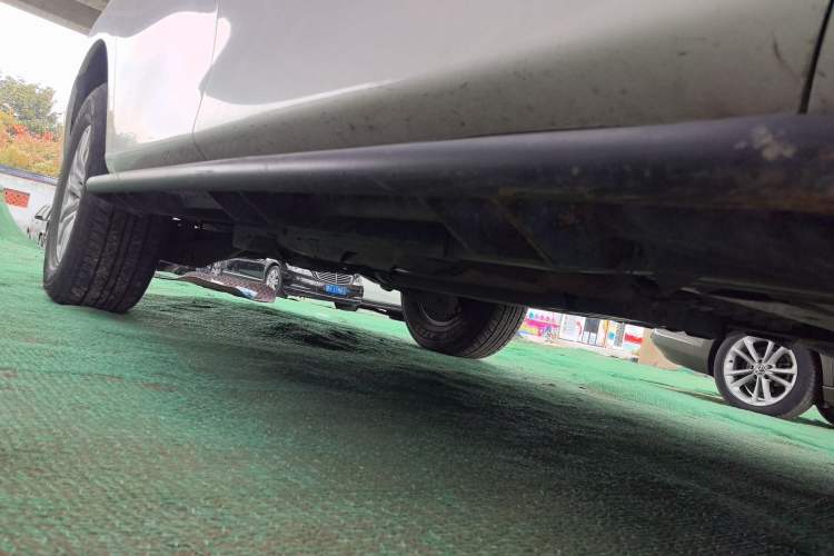 Used Nissan Patrol 2016 5.6L XE Middle East Right Side Sill