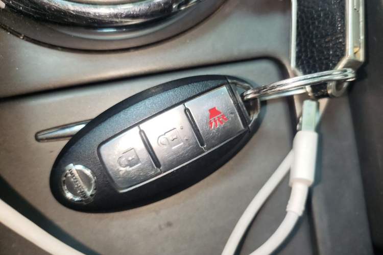 Used Nissan Patrol 2016 Y62 4.0L LE Middle East Edition Vehicle Key
