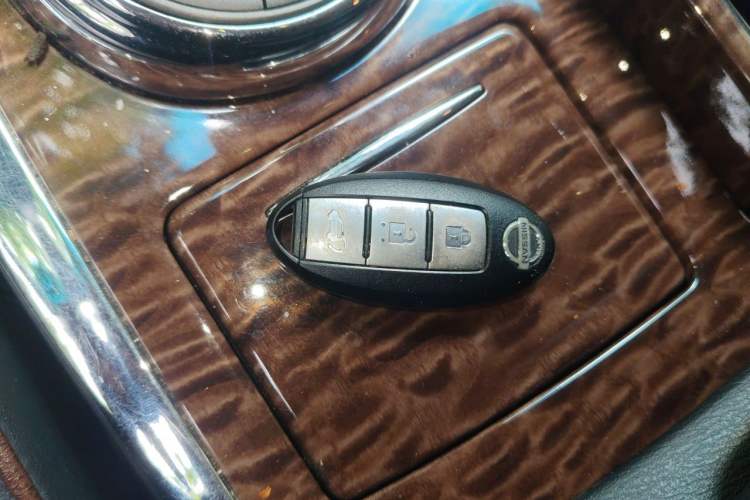 Used Nissan Patrol 2016 5.6L Standard Edition Vehicle Key