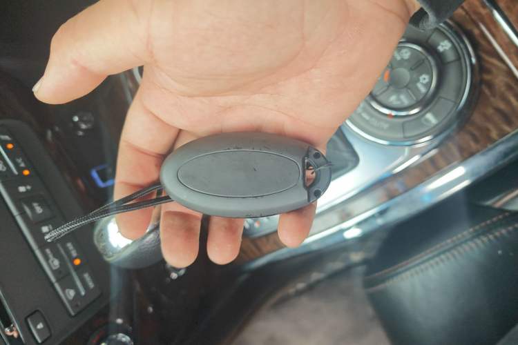 Used Nissan Patrol 2016 5.6L Standard Edition Vehicle Key