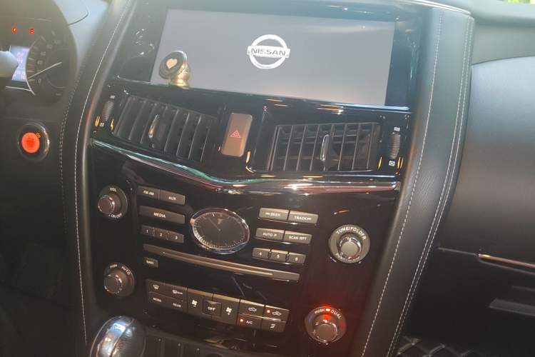 Used Nissan Patrol  Audio And AC Panel
