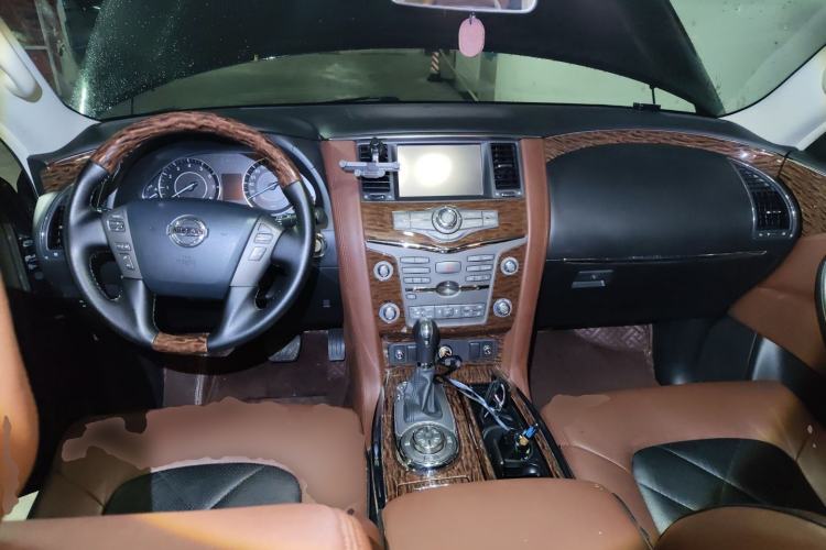 Used Nissan Patrol 2017 4.0L XE Middle East Version Center Console
