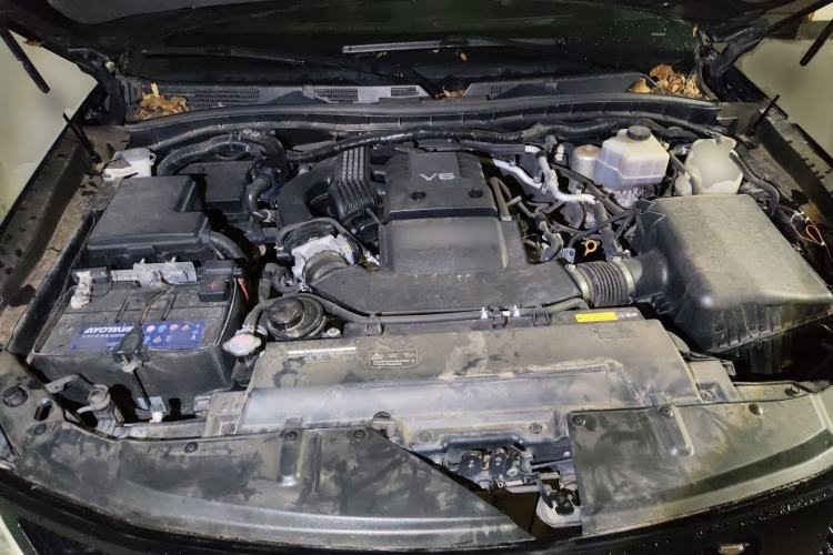 Used Nissan Patrol 2017 4.0L XE Middle East Version Engine Bay