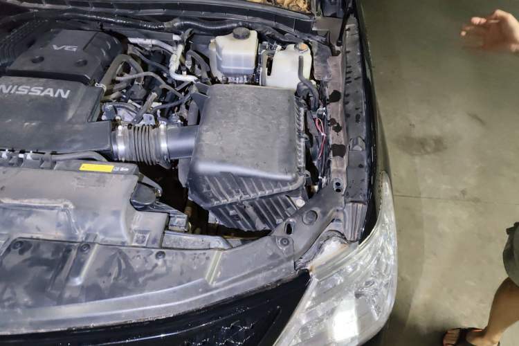 Used Nissan Patrol 2017 4.0L XE Middle East Version Engine Bay Left