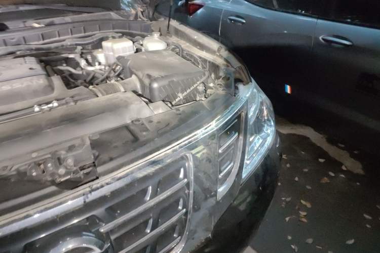 Used Nissan Patrol  Engine Bay Left