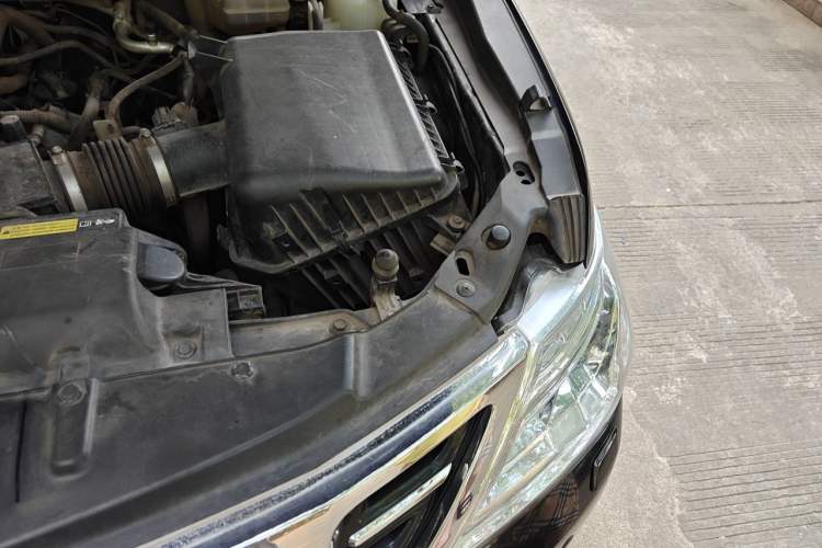 Used Nissan Patrol  Engine Bay Left