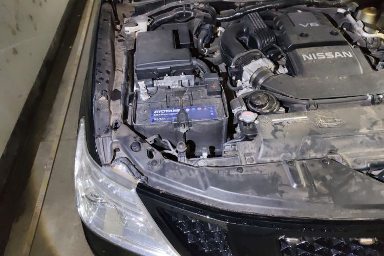 Used Nissan Patrol 2017 4.0L XE Middle East Version Engine Bay Right
