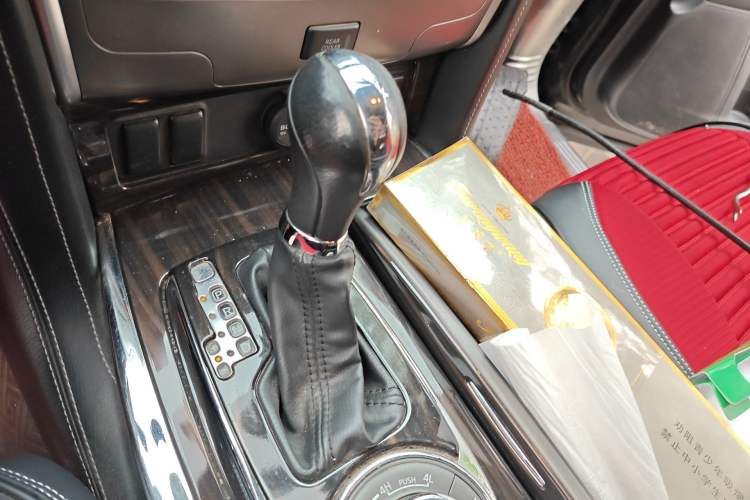 Used Nissan Patrol 2017 4.0L Parallel Import Gear Lever