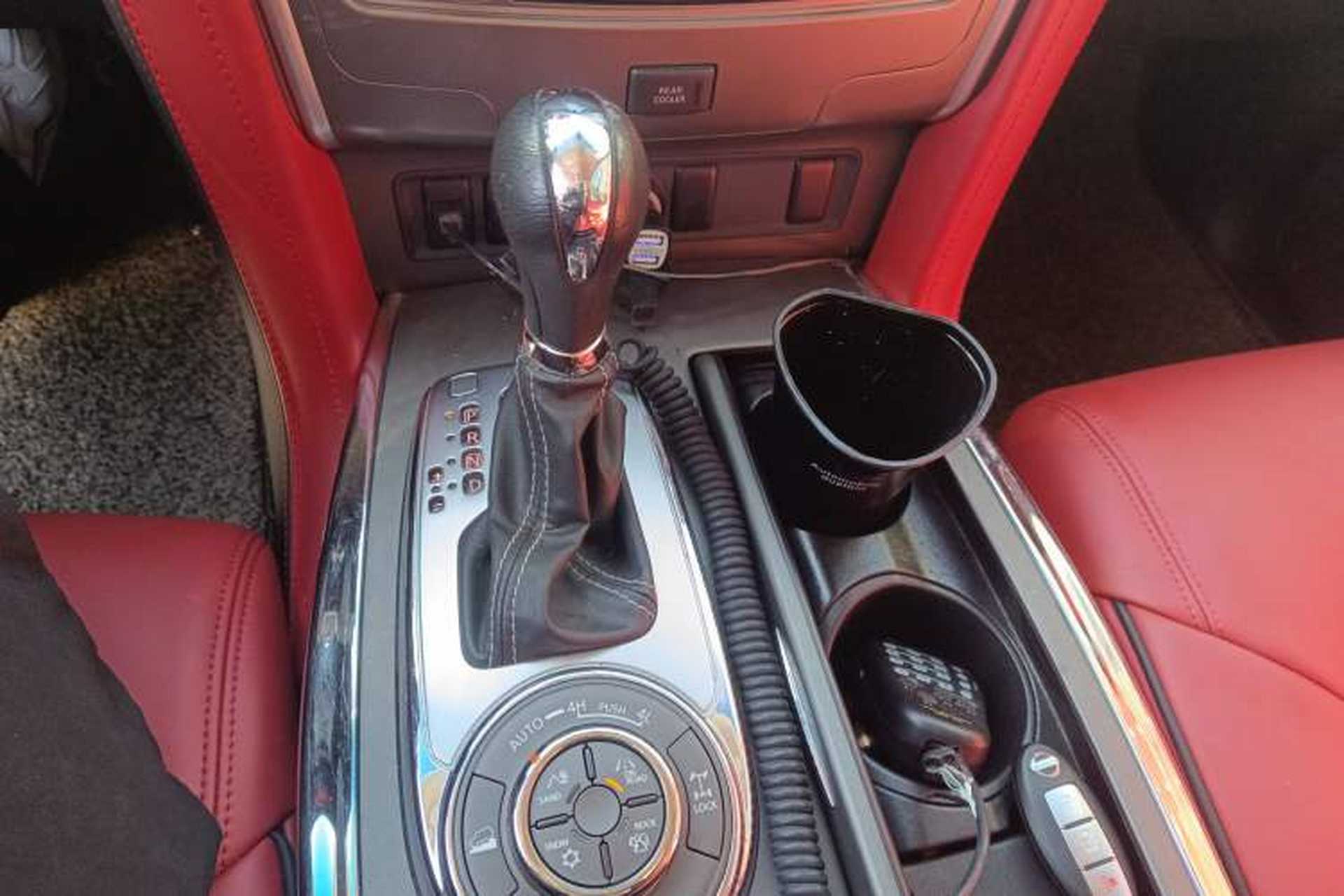 Used Nissan Patrol 2017 4.0L SE U.S.-Spec Version Gear Lever