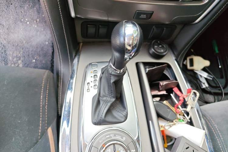 Used Nissan Patrol 2017 4.0L XE Middle East Version Gear Lever