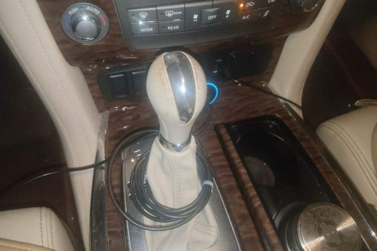 Used Nissan Patrol 2017 Y62 4.0L PLT Platinum 20-inch wheels Middle East specifications Gear Lever
