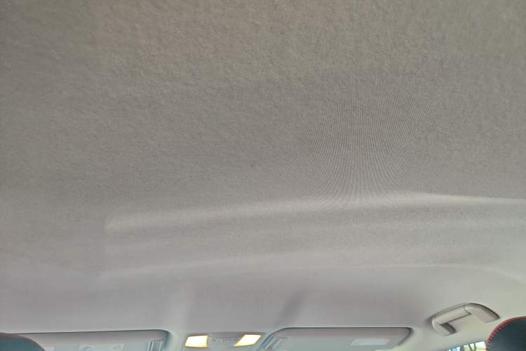 Used Nissan Patrol 2017 4.0L XE Middle East Version Headliner