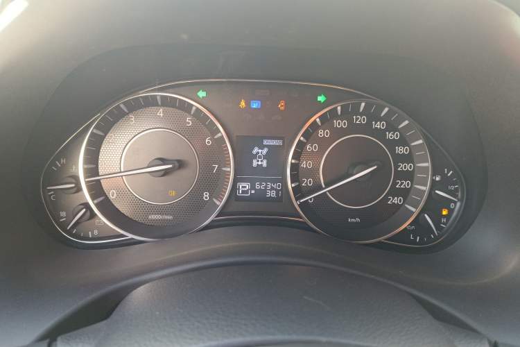 Used Nissan Patrol 2017 4.0L SE U.S.-Spec Version Instrument Cluster