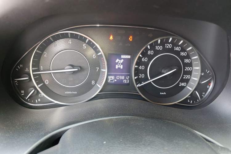 Used Nissan Patrol 2017 4.0L XE Middle East Version Odometer Close Up
