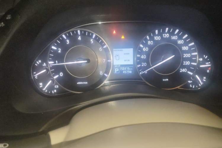 Used Nissan Patrol 2017 Y62 4.0L PLT Platinum 20-inch wheels Middle East specifications Odometer Close Up