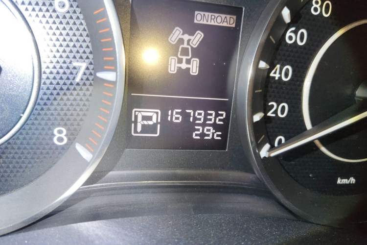 Used Nissan Patrol 2017 4.0L XE Middle East Version Odometer Close Up