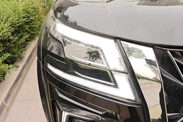 Used Nissan Patrol 2017 4.0L Parallel Import Right Front Headlight