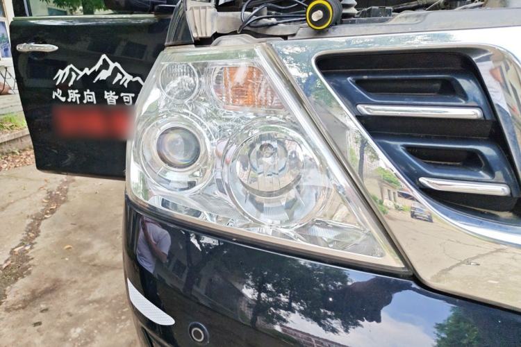 Used Nissan Patrol 2017 4.0L XE Middle East Version Right Front Headlight