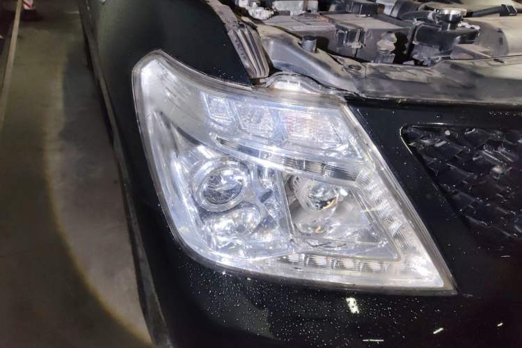Used Nissan Patrol 2017 4.0L XE Middle East Version Right Front Headlight