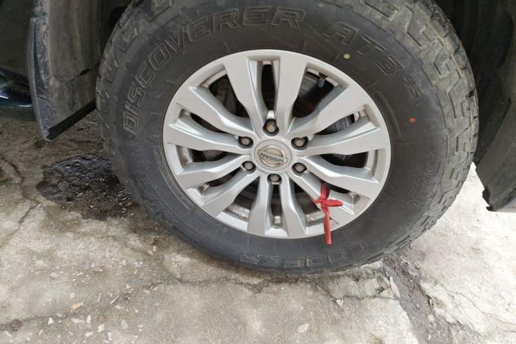 Used Nissan Patrol 2017 4.0L XE Middle East Version Right Front Wheel Hub