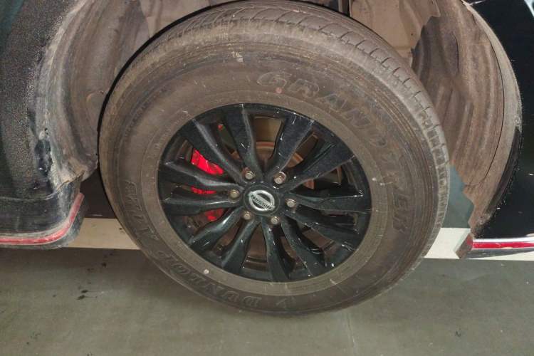 Used Nissan Patrol  Right Front Wheel Hub