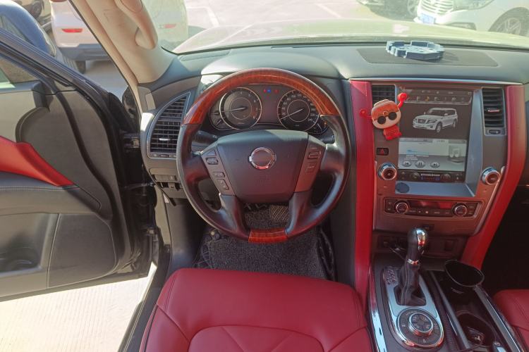 Used Nissan Patrol 2017 4.0L SE U.S.-Spec Version Steering Wheel