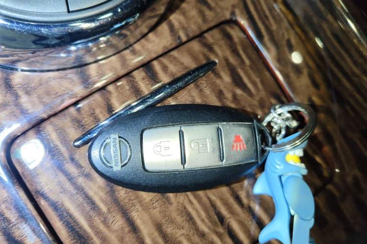 Used Nissan Patrol 2017 4.0L XE Middle East Version Vehicle Key
