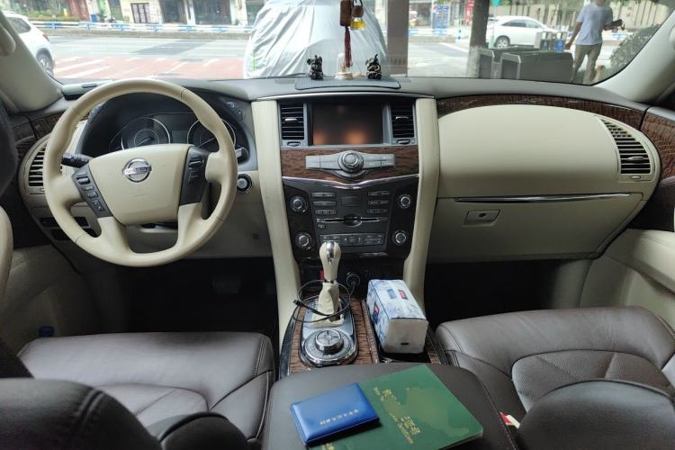 Used Nissan Patrol 2017 4.0L SE Middle East Version Center Console