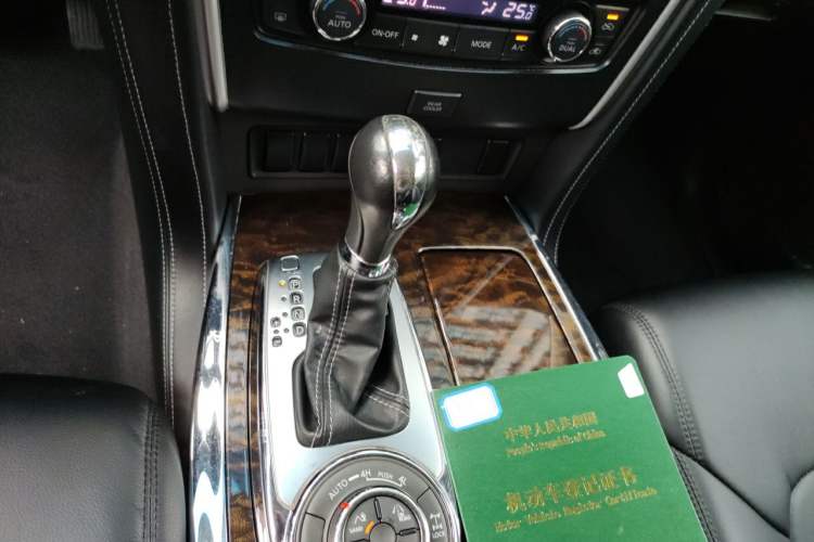 Used Nissan Patrol 2017 4.0L Parallel Import Gear Lever