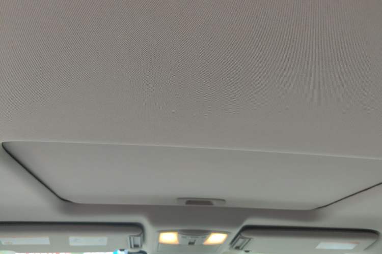 Used Nissan Patrol 2017 4.0L SE Middle East Version Headliner