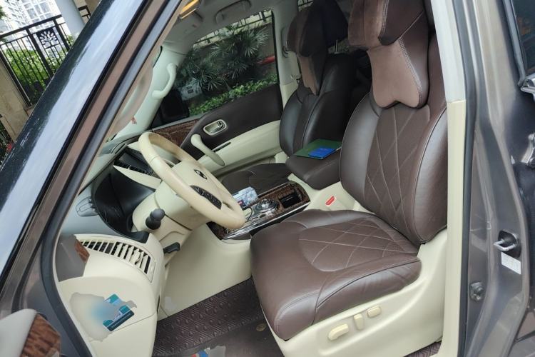 Used Nissan Patrol 2017 4.0L SE Middle East Version Left Front Seat